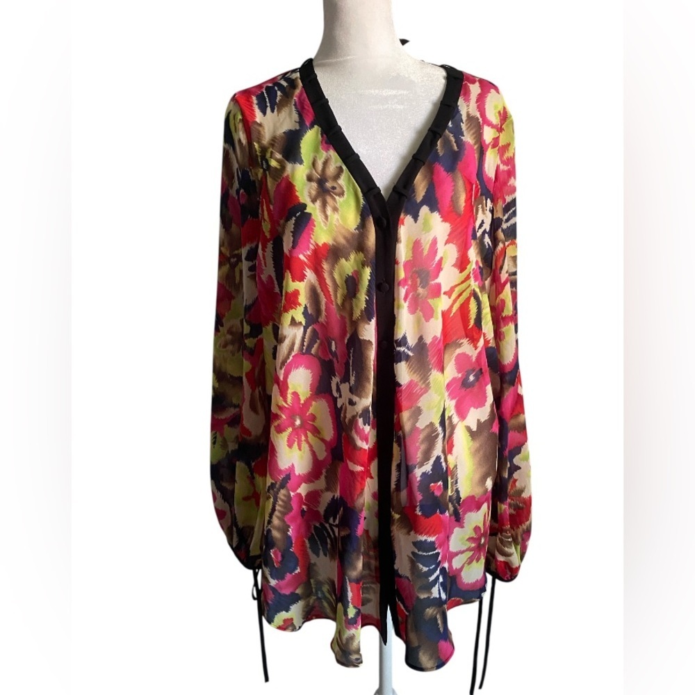 Bisou Bisou women’s floral top size L/G
